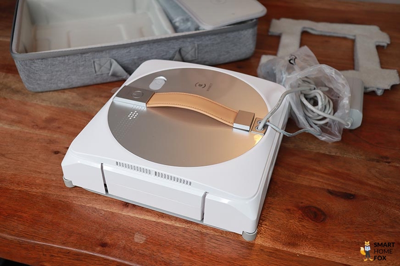 Der Ecovacs WINBOT W1 PRO ist von oben zu sehen